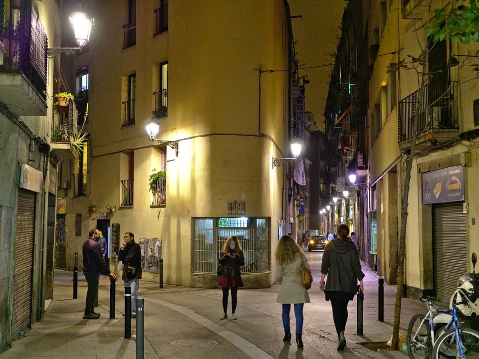 Carrer de la Cera in El Raval, Barcelona, where the Never cocktail bar is located at number 17.