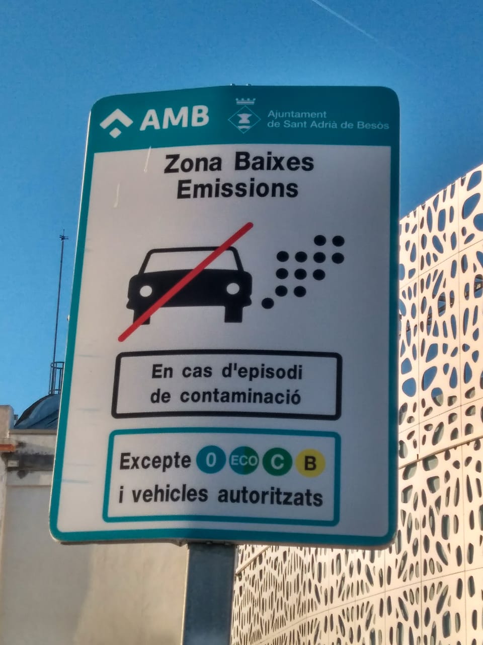 Parking area at the edge of Rubí's Low Emission Zone, showing vehicles parked outside the restricted perimeter.