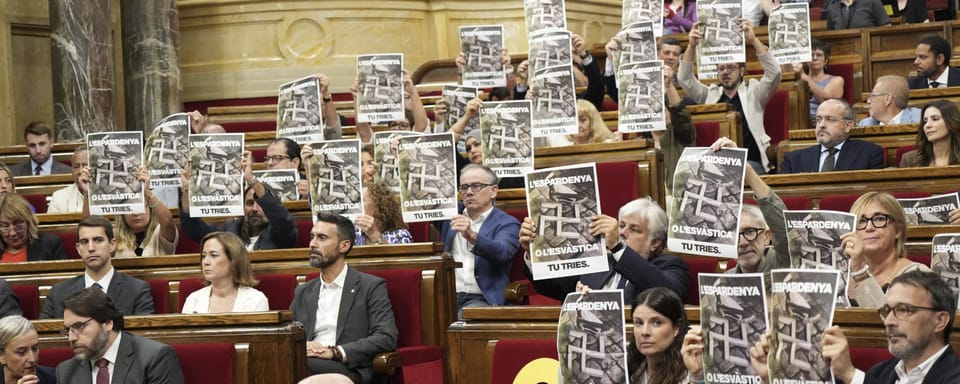 Anti-Fascist Espadrille Poster Displayed in Parliament