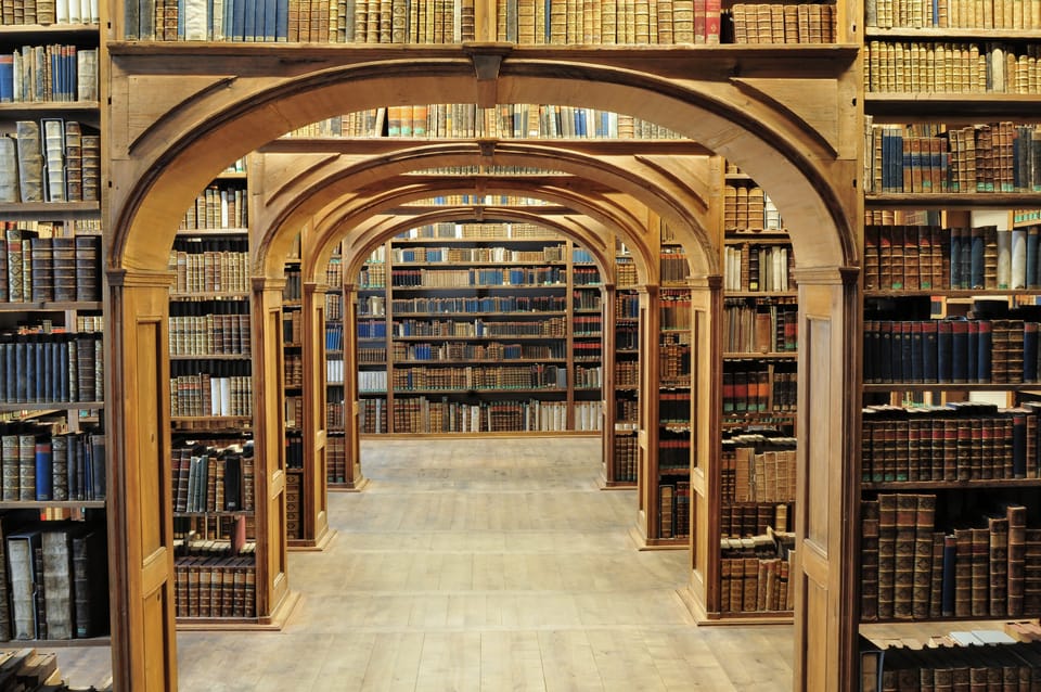 Barcelona Council Offers 9% Pay Rise to Library Staff