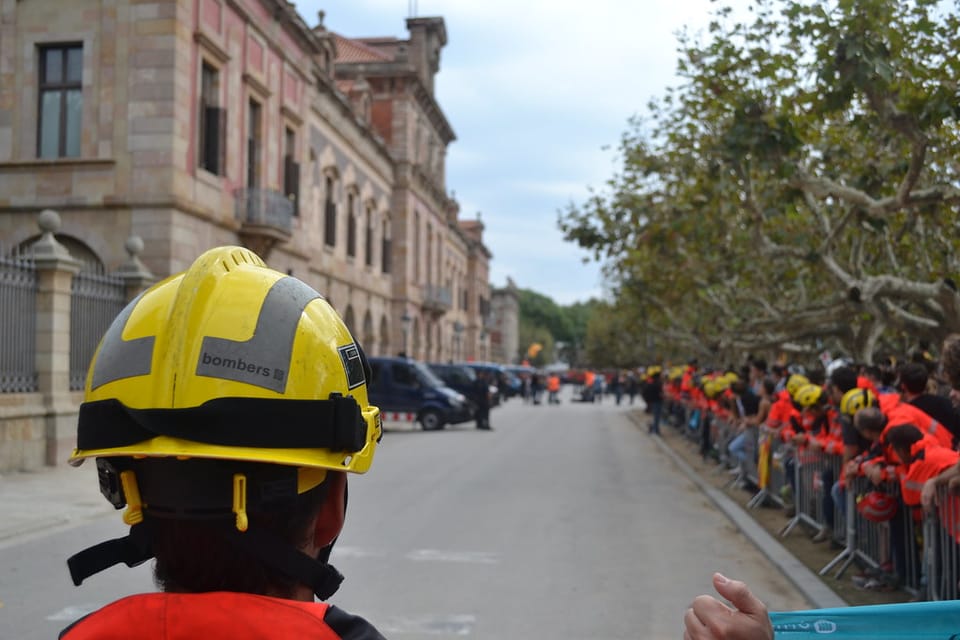 Catalan firefighters demand resources in Barcelona