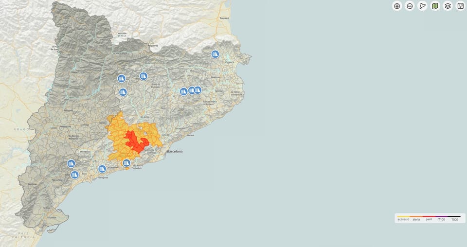 Flooding closes Sant Cugat streets and disrupts buses