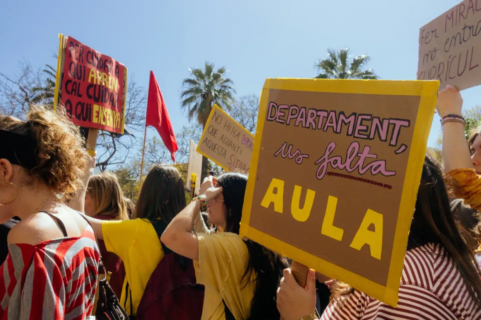 Illa Urges Teachers to Pause Strikes Ahead of School Year