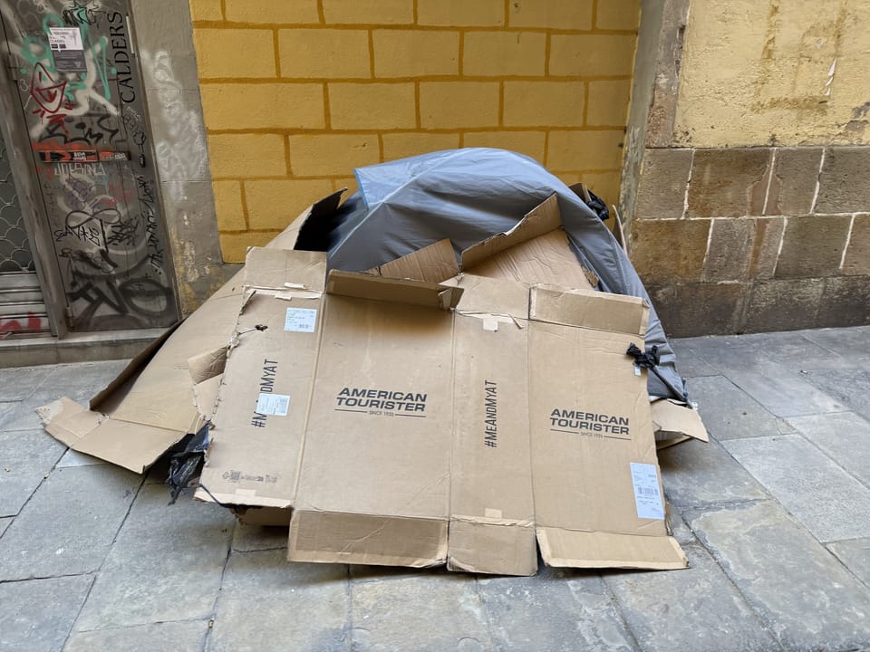 Junts Criticises Collboni Over Homeless Camps and Language Policy