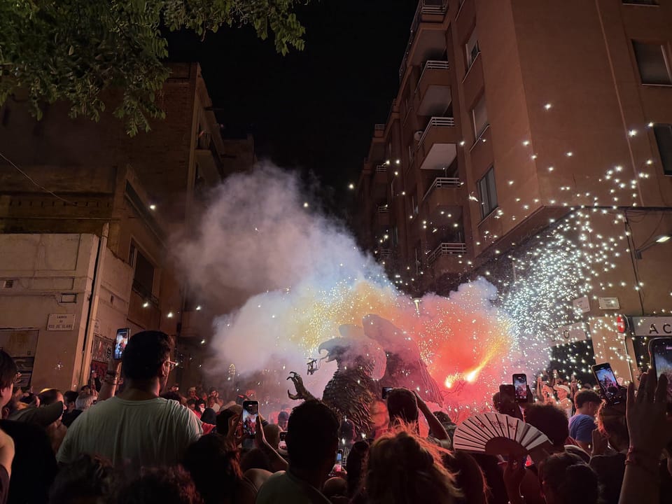 Artistic rendering of a large semicircular structure made of fragmented human body parts, symbolising the new Gate of Hell for Barcelona's La Mercè correfoc on Passeig de Gràcia.