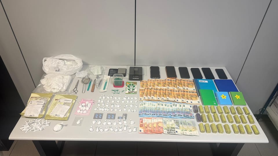 Two arrested after cocaine flat raid in Badalona