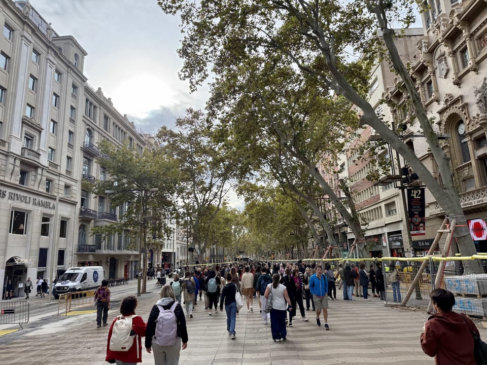 Barcelona urges La Rambla shops to upgrade facades