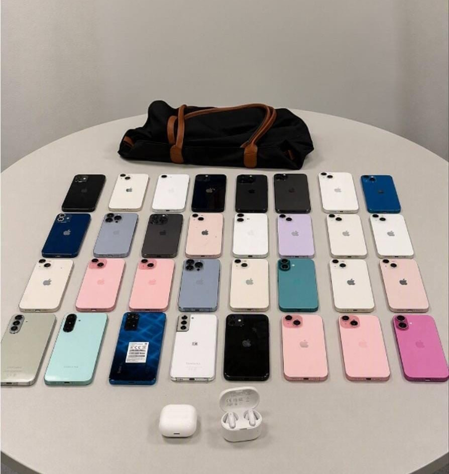 Three Arrested in Badalona After 32 Stolen Phones Recovered