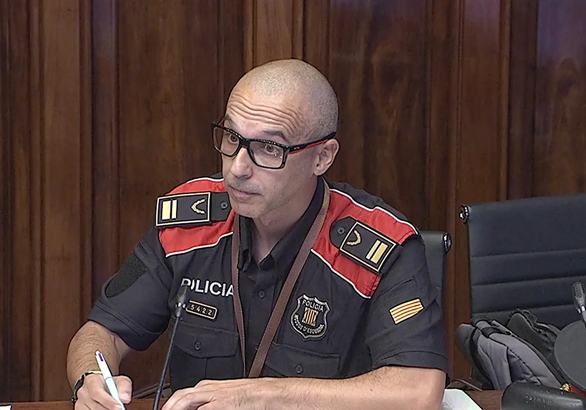 Comuns Demand Dismissal of Mossos Info Chief