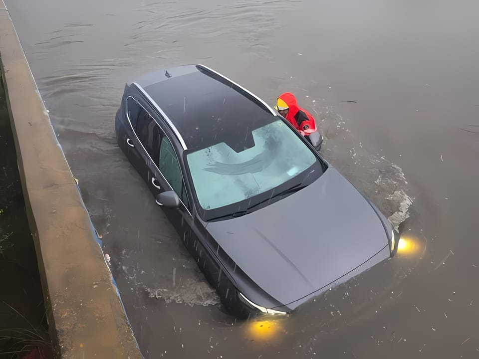 Baby and Mother Rescued from Flooded Car in Gavà