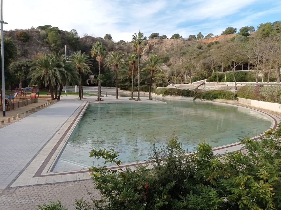Junts Urges Reopening of Outdoor Pools Amid September Heat