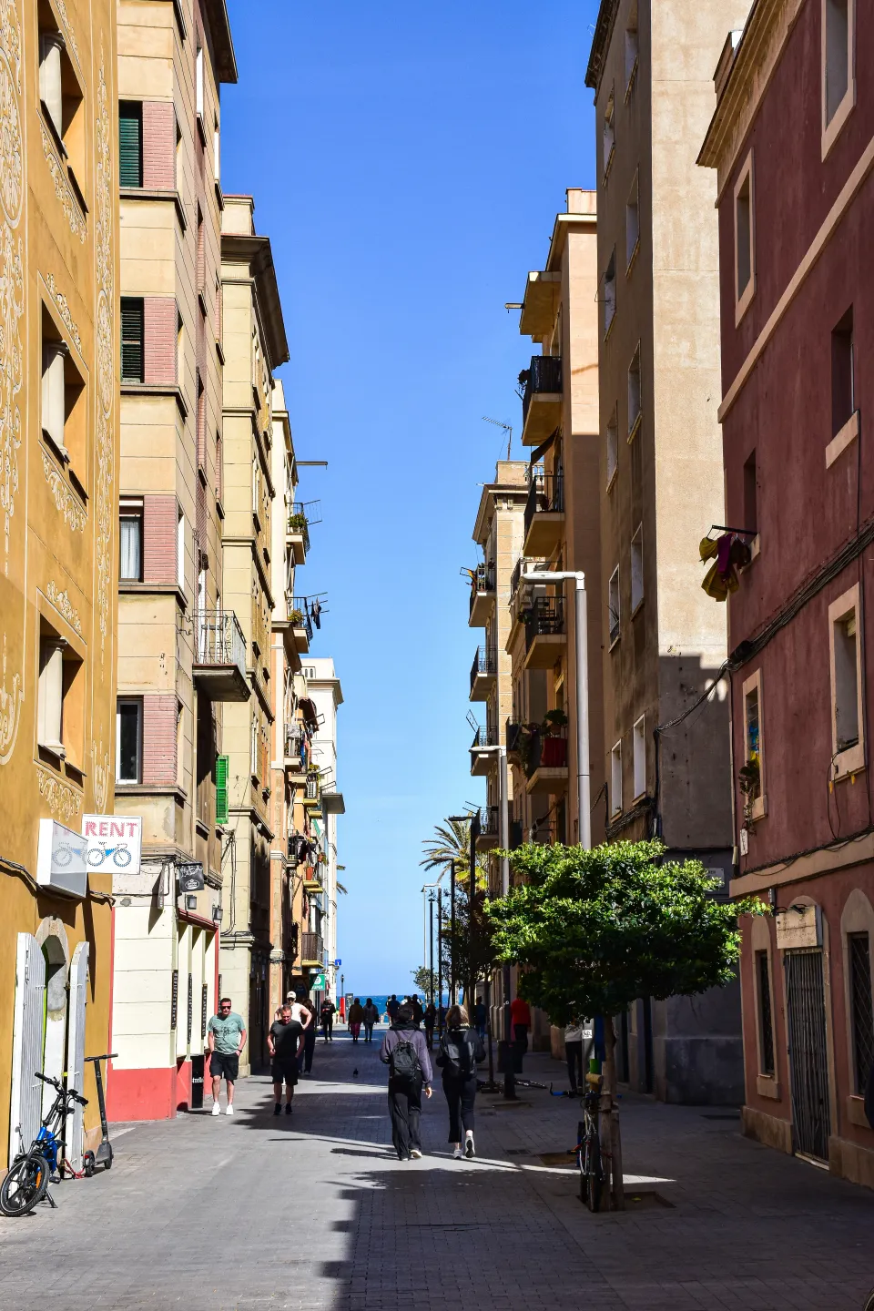 Six families with children evicted in Badalona