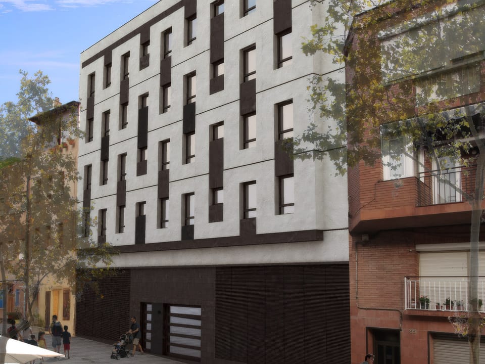 Construction site at 77 Liszt Street in Badalona's La Pau neighbourhood, where 16 new public housing units are being built.