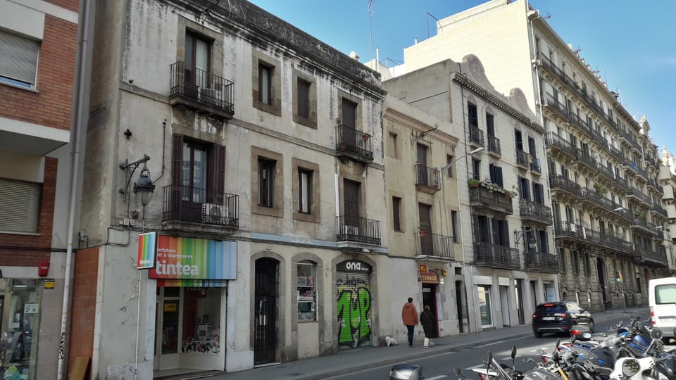 Bookshop Becomes Supermarket in Gràcia