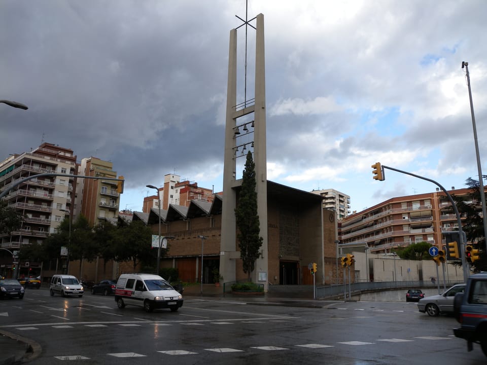 Elderly Man Dies in Sants Flat Fire