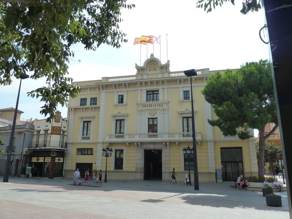 L'Hospitalet Launches Phone Help for Digital Tasks