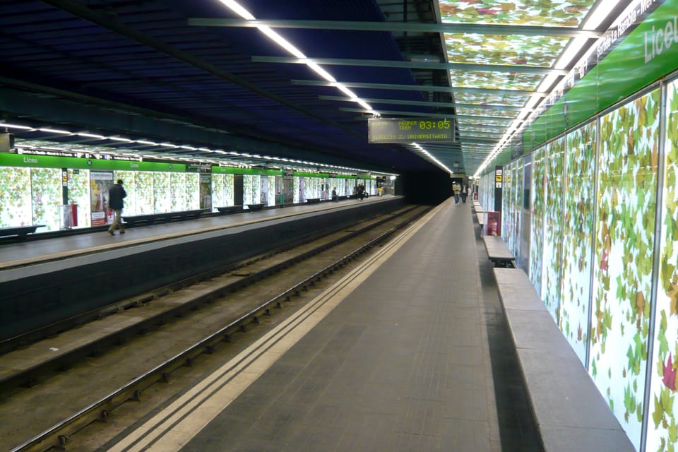 Liceu Metro Platform Closed Due to Rain