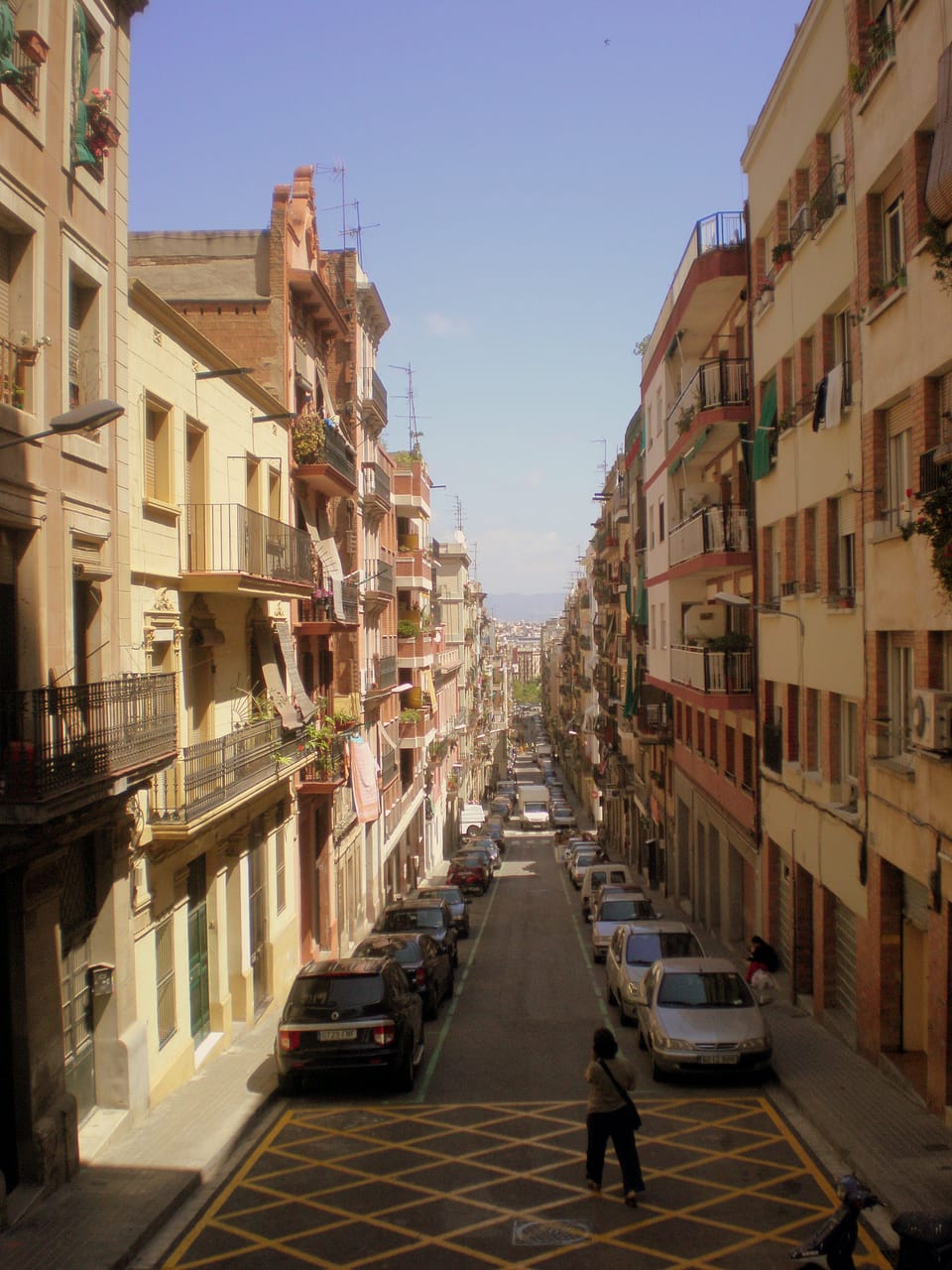 Man Arrested After Breaking Into Neighbour's Home in Poble-sec
