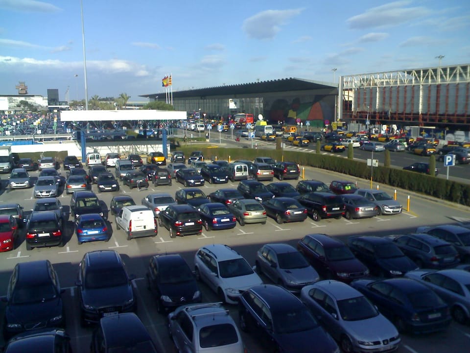 Police investigate El Prat valet over alleged burglary