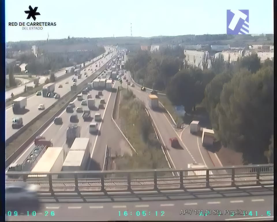 Two Accidents Cause Major Delays on AP-7 Near Barcelona