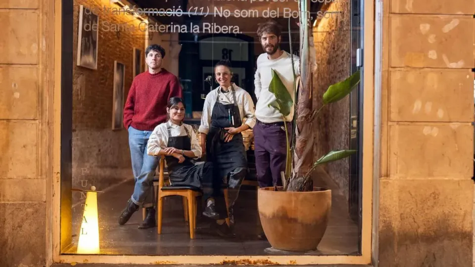 Taula Puntal Opens 10-Meter Communal Table in Barcelona