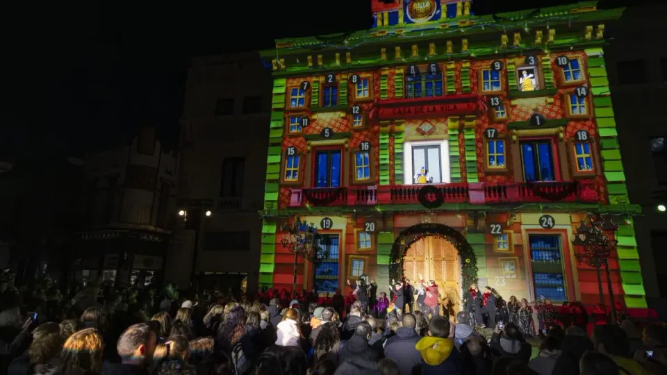 Catalan Towns Compete With Record Christmas Light Displays
