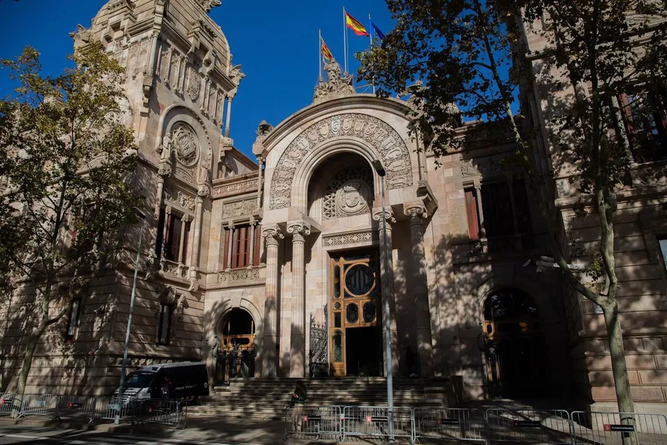 A Mossos d'Esquadra police car outside a courthouse in Catalonia.