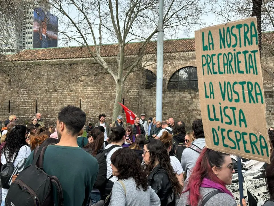 Barcelona City Council Staff Strike Over Public Service Collapse