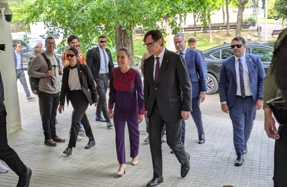 Mexican President Claudia Sheinbaum touring the Barcelona Supercomputing Center with Spanish and Catalan officials