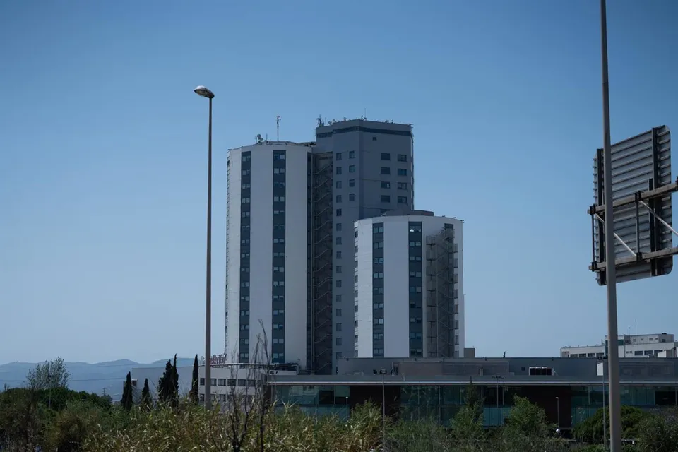 Exterior view of Bellvitge Hospital in L'Hospitalet de Llobregat, a large modern medical facility.