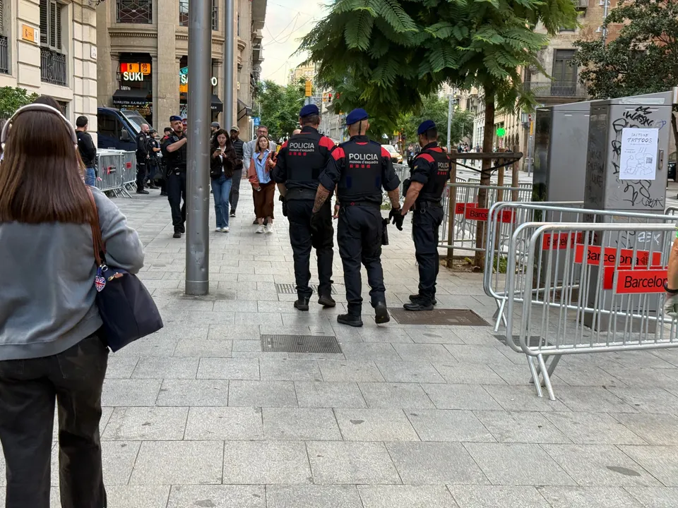 Illa Warns of Justice for Looters as 300+ Police Deploy in Barcelona
