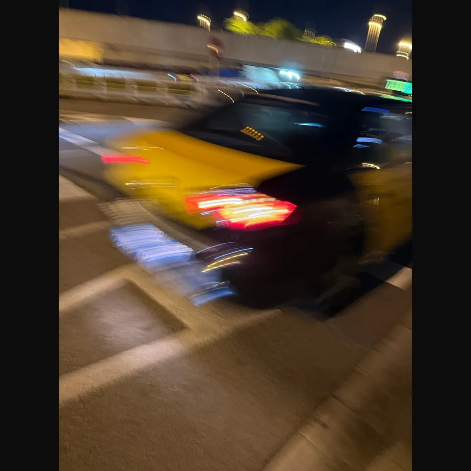 Pirate Taxi Driver Flees with Tourists, Arrested in Barcelona