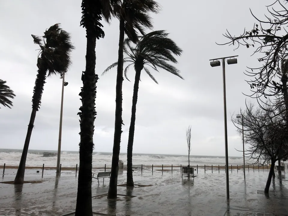 Barcelona storm live: flights, trains, metro and roads
