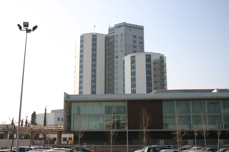 Exterior view of Bellvitge University Hospital in L'Hospitalet, where transplant surgery scheduling changes have sparked protests from medical staff and residents.