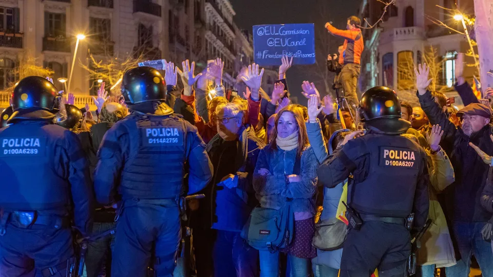 Mossos to Seek Court Order to Trace Riot Calls