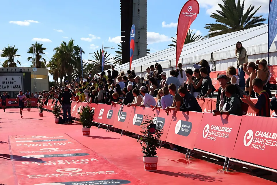 Smith and Nielsen Win Barcelona Triathlon