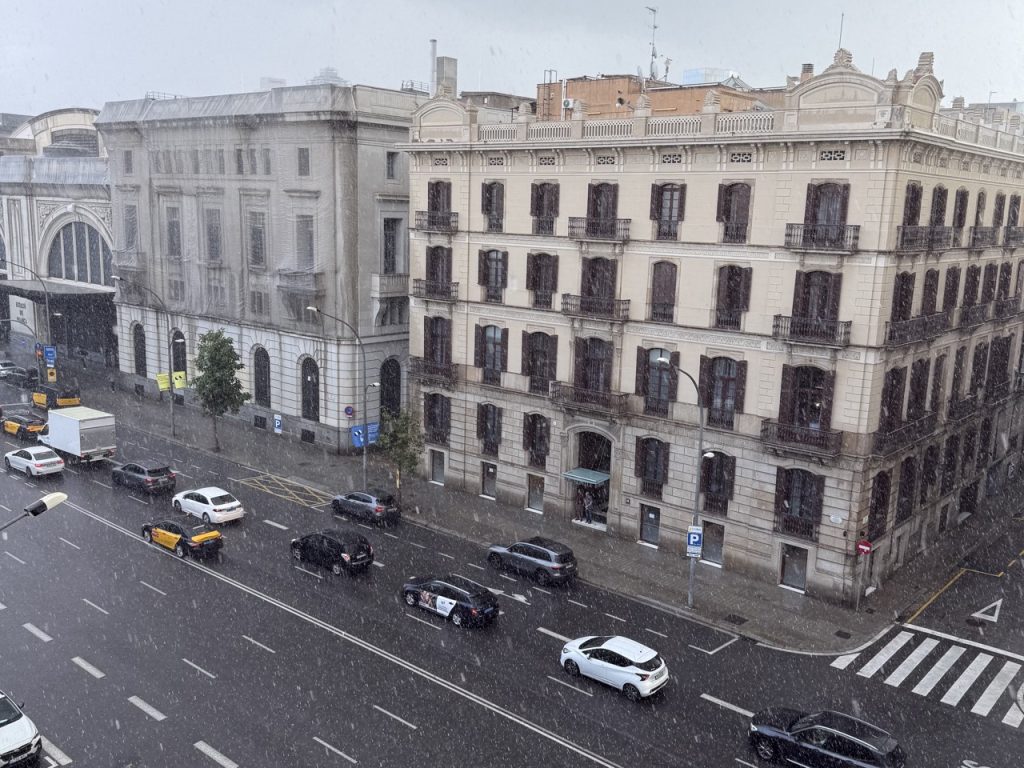 Barcelona issues alert over insufficient drainage due to heavy rains Barcelona issues alert over insufficient drainage due to heavy rains